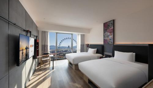 Twin Beds Room with lake views