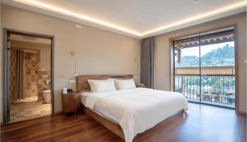 King Room with Balcony