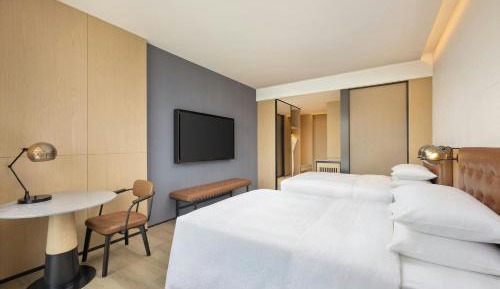 Superior Double Room with Two Double Beds and Garden View