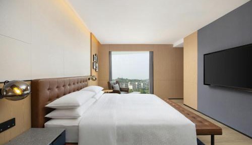 Select King Room with Garden View