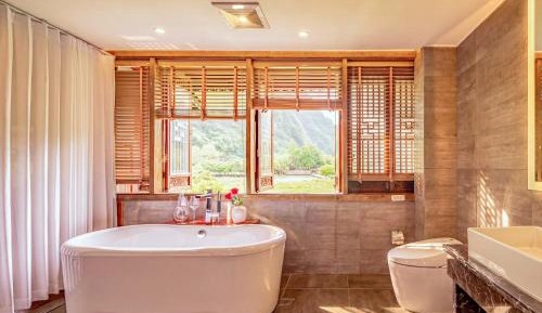 King Suite with Spa Bath