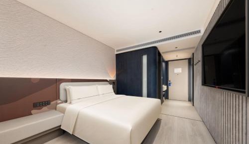 Comfort Queen Room