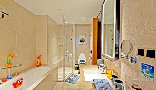 Standard King Room with Pool View