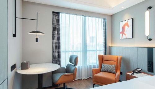 Deluxe King Room - City Side