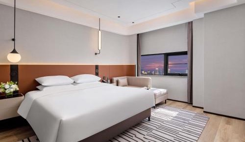 King Suite with Garden View