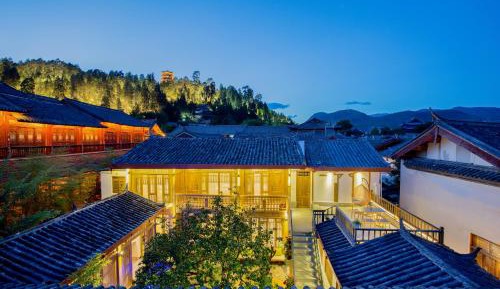 Standard Twin Room with Mountain View