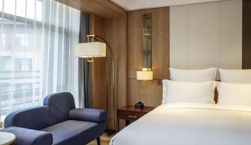 Deluxe Executive Room, Lounge Access, 1 King Size Bed, Private Balcony