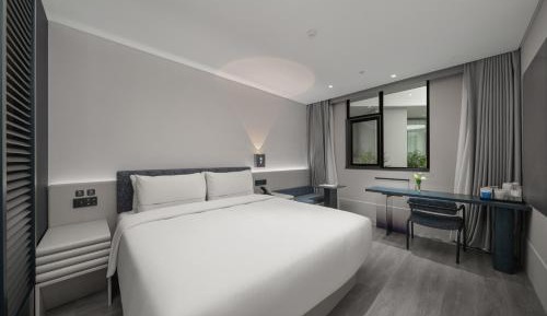 Comfort Queen Room