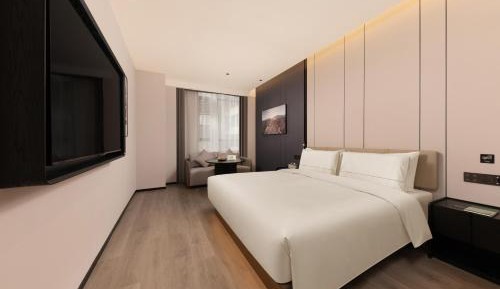 Elegant Queen Room