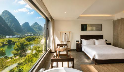 King Room with Mountain View