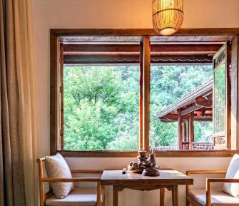 Queen Room with Garden View