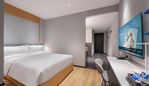 Standard Room with One King-Size Bed