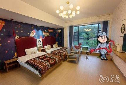 Family Room with Mountain View