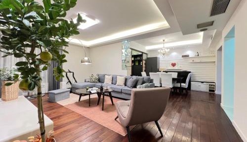 Deluxe King Suite
