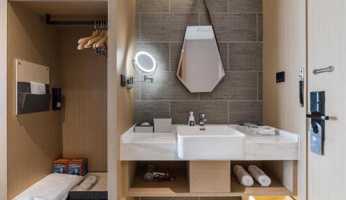 Elegant Twin Room