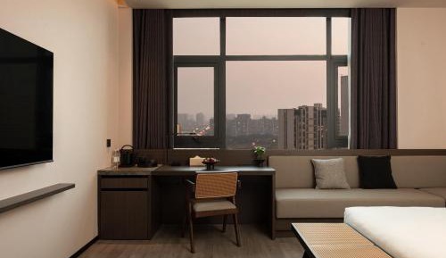 Premium Queen Room with City View