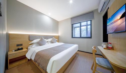 Standard Queen Room
