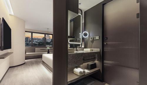 Superior Queen Room with River View