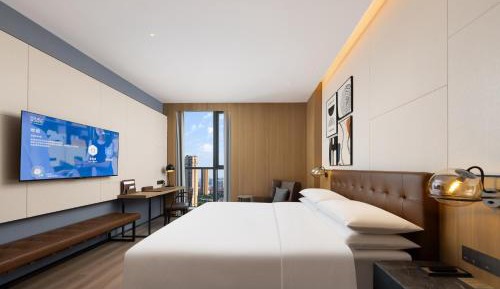 Superior King Room with City View