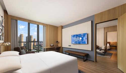 Business King Suite with City View