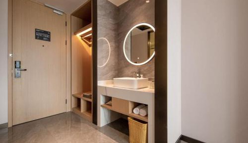 Elegant Queen Room