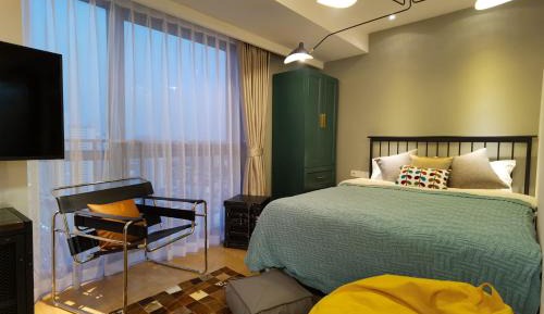 Apartment with City View