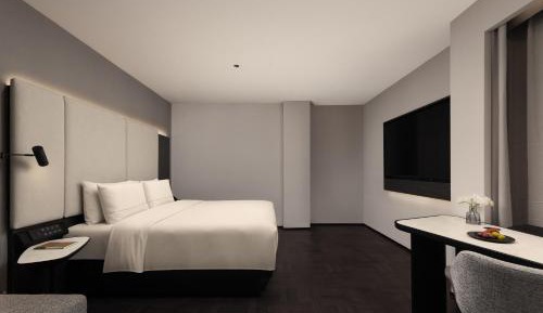 Elegant Queen Room