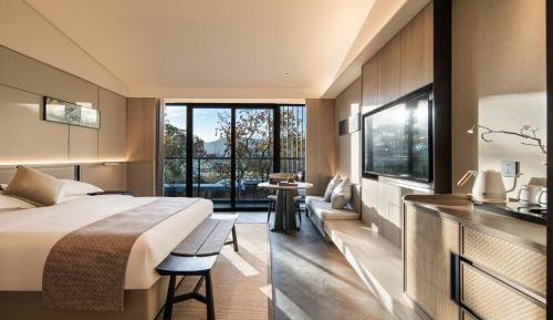 Queen Room with Garden View