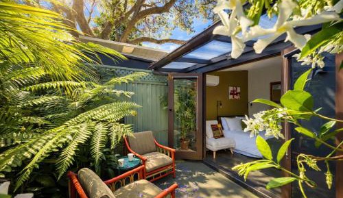 Apartment with Garden View
