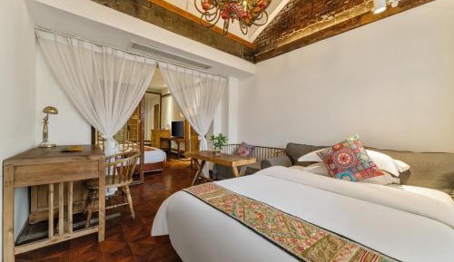 Deluxe Queen Room with Two Queen Beds