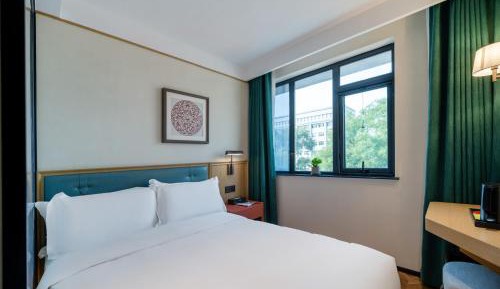 Double Room with Shared Toilet