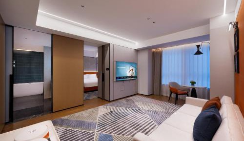 Deluxe King Suite