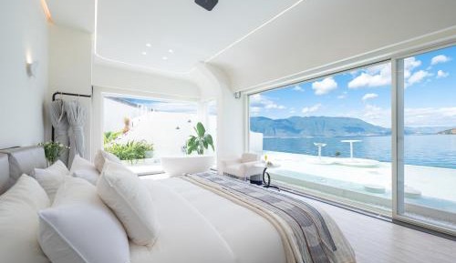 Deluxe Double Room with Balcony and Sea View