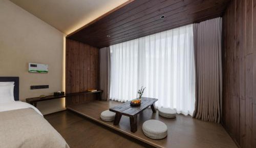Queen Room with Garden View