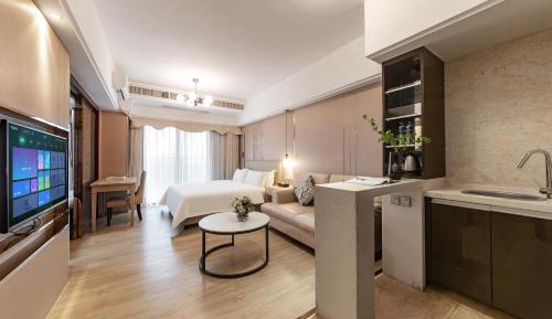  Deluxe Queen Room with City View