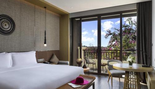 Executive King Room with Balcony and Park View