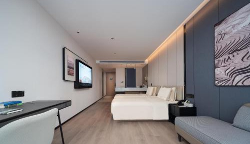 Elegant Queen Room