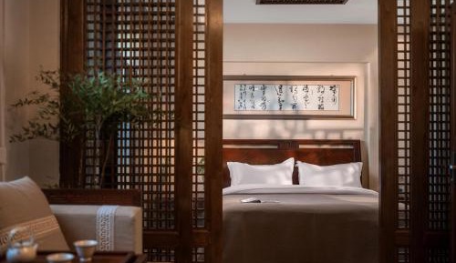Courtyard Bathtub King Room