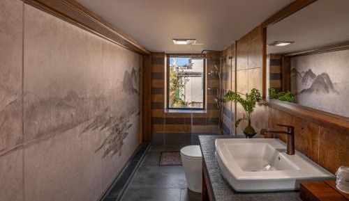 180-Degree Sunlit Golden Mountain Suite