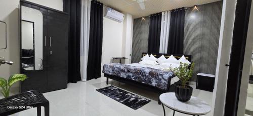 Deluxe King Suite