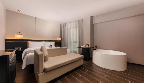 Queen Room with Spa Bath