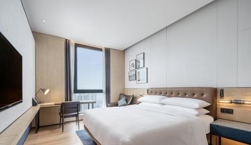 Classic King Room with City View