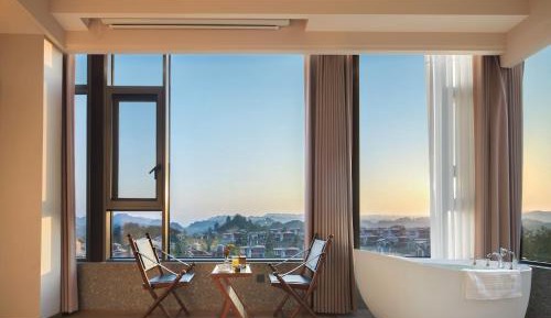 Deluxe Double or Twin Room with Mountain View