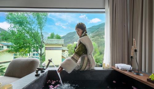 Junior Suite with Mountain View