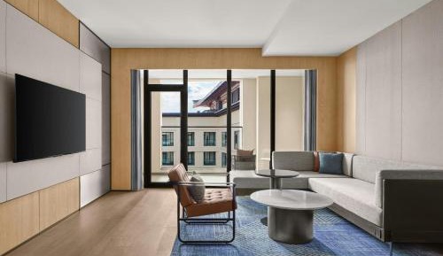 Executive King Suite with Atrium View