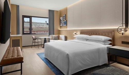 Elegant King Room