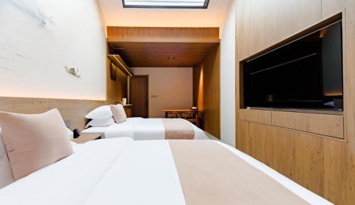 Quadruple Room with Private Bathroom