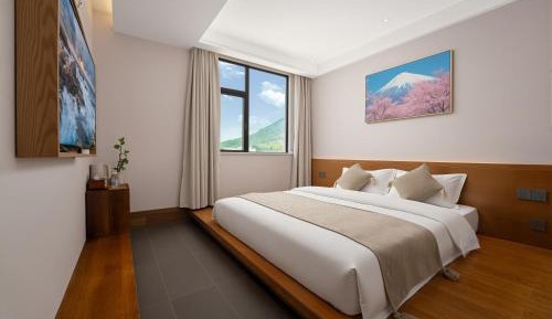 Standard Queen Room