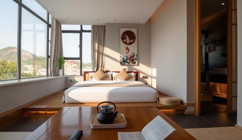 Deluxe Double Room with Side Sea View