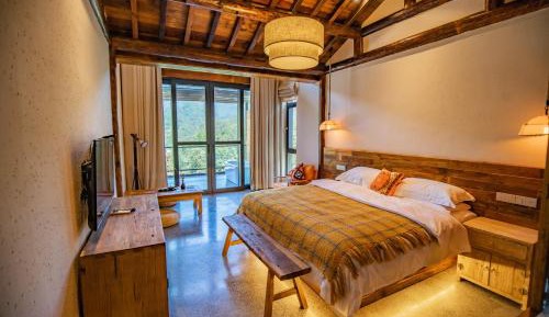 Queen Room with Garden View